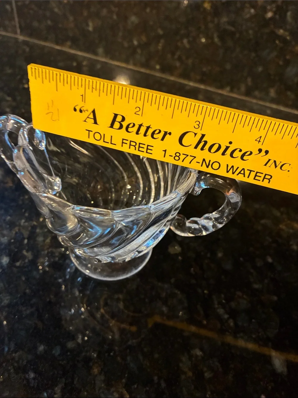 Clear Glass Shell-Shaped Creamer Pitcher - Elegant Home Accent